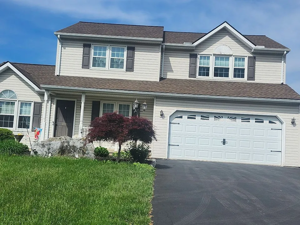 1223 E Newport Rd