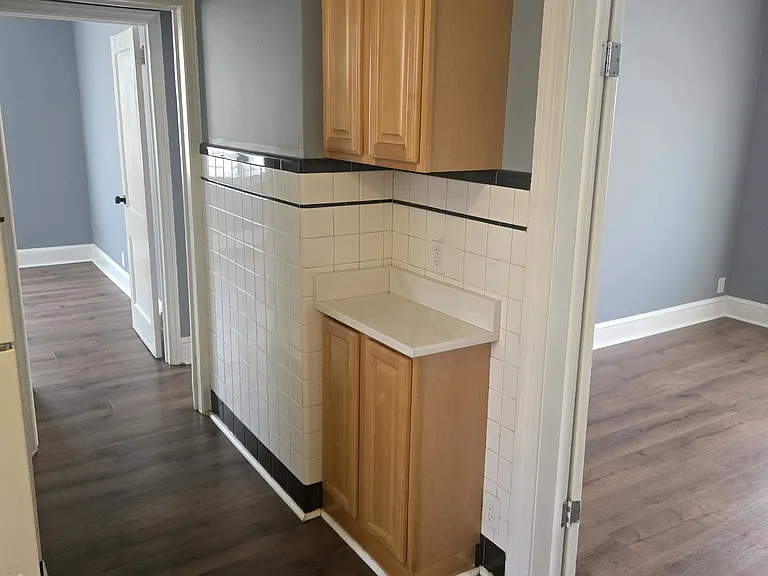 565 E Elm St #1 — Photo 7