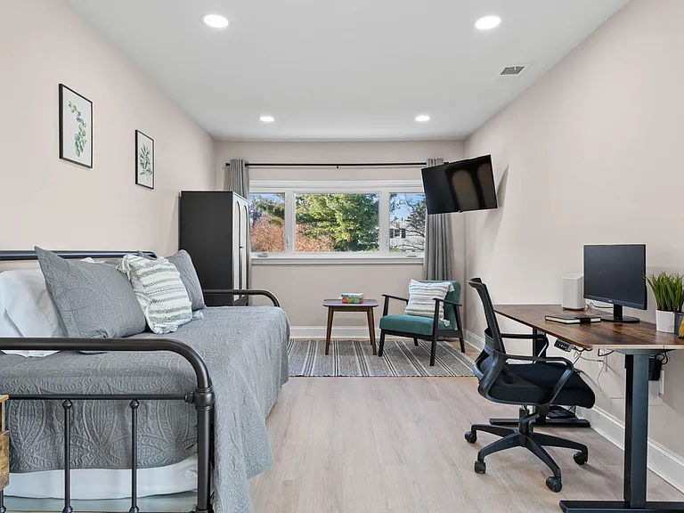 8815 Delphine Rd — Photo 21