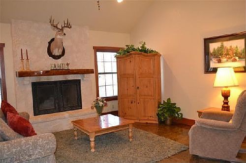 4th image of 133 Majestic Oaks Dr