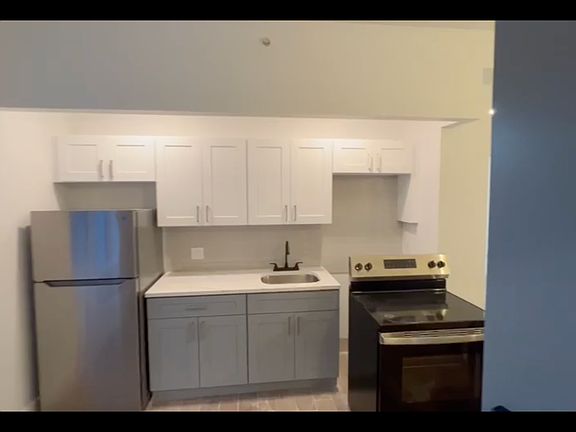 3rd image of 1801 Weeks Ave #2J