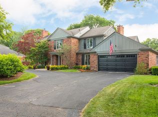 11 Alger Pl, Grosse Pointe, MI 48230