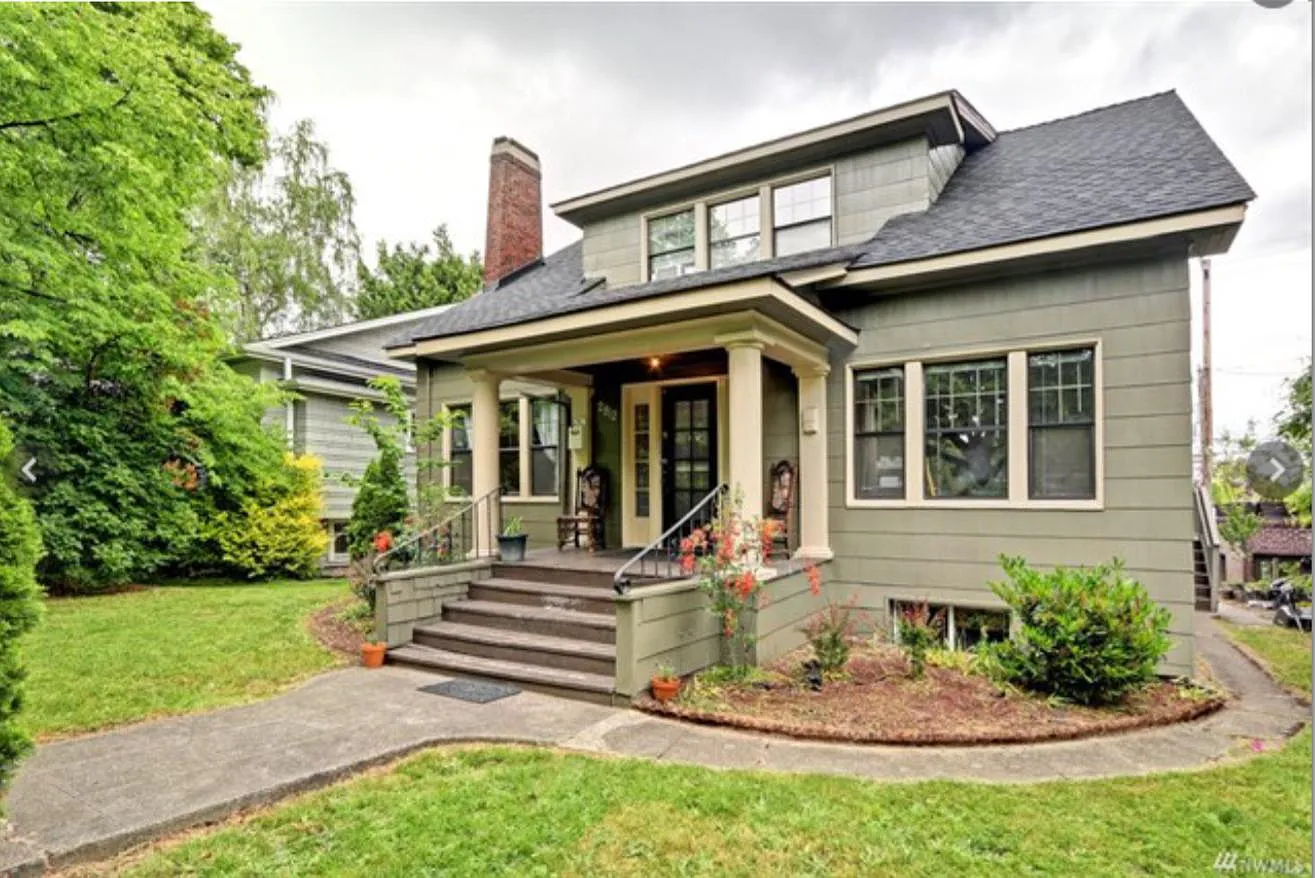 2812 Montlake Blvd E — Photo 1