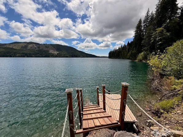 1910 W Cushman Ridge Drive, Hoodsport, WA 98548