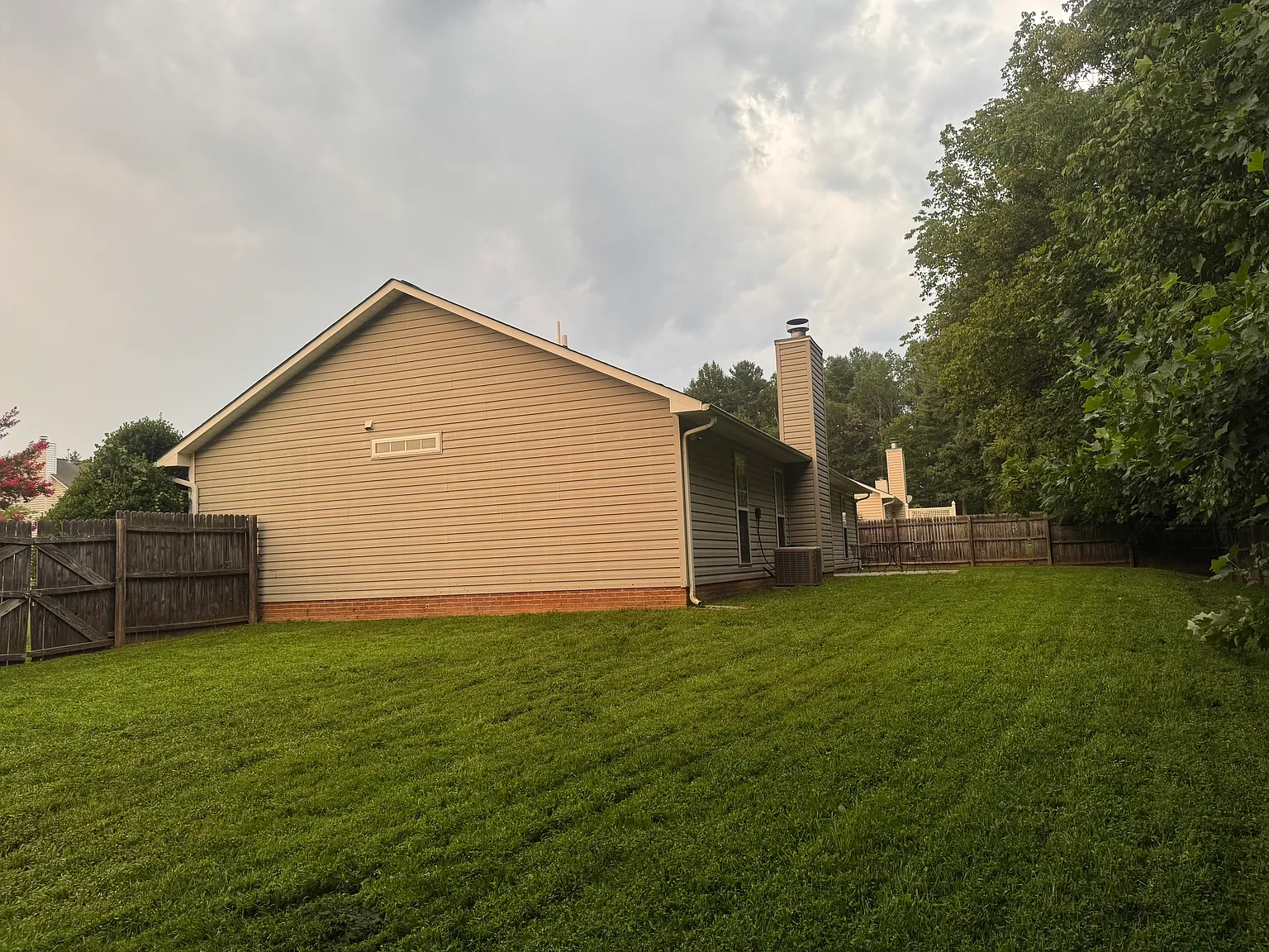 114 Hawks Nest Dr — Photo 2