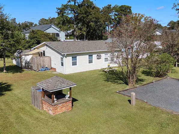 241 NE 65th St, Oak Island, NC 28465