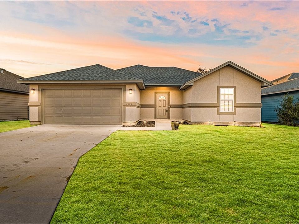 1st image of 1954 Admiral Ln
