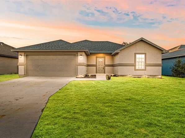 1954 Admiral Ln, Aransas Pass, TX 78336