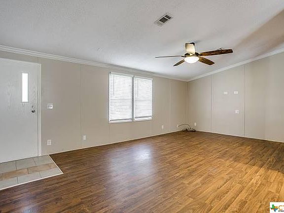 5th image of 233 Sandy Oaks Dr