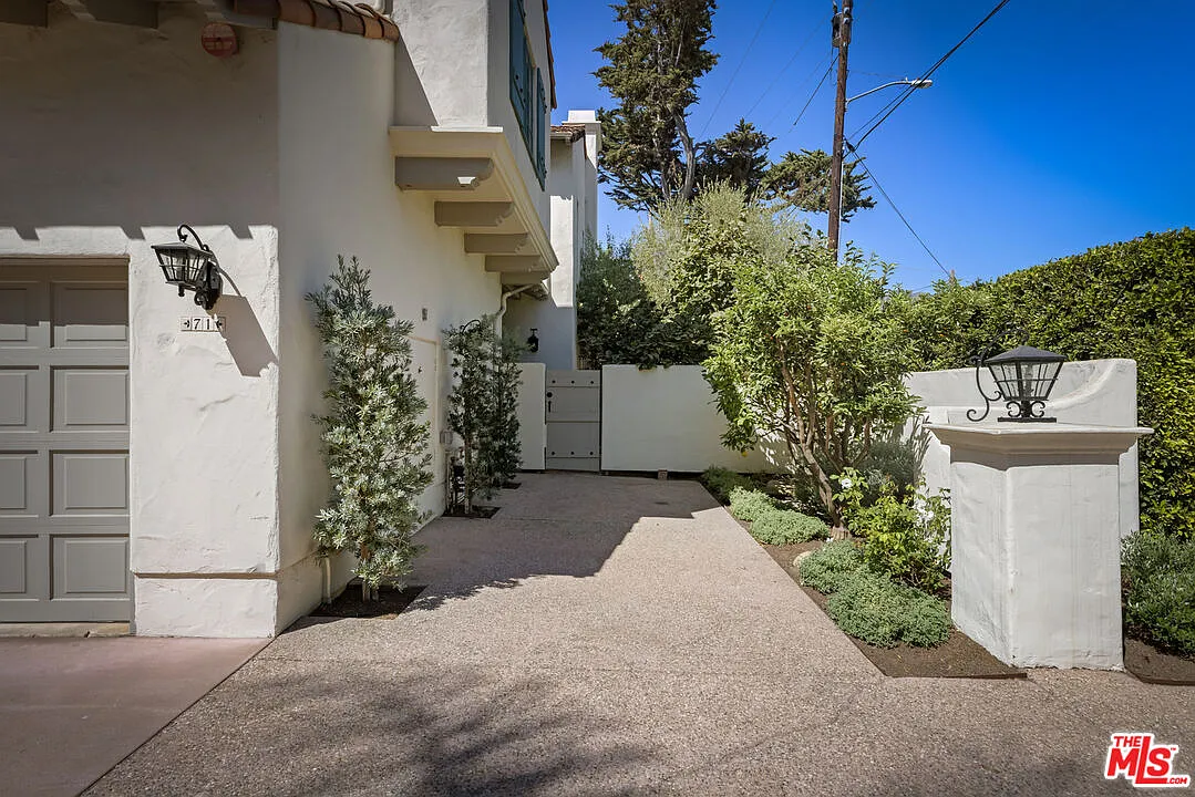 2 bed, 2.5 bath, 2123 sqft, $11,000 — Photo 3