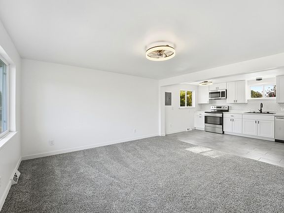 2nd image of 906 Castlewood Ave