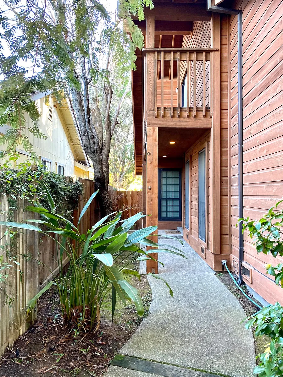 Private entrance to the house - 7075 Warbler Way
