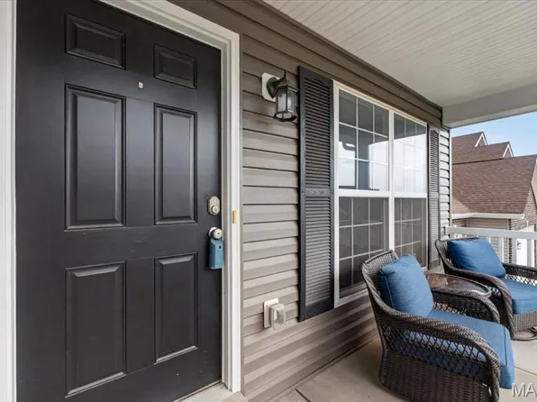 2762 Winding Valley Dr, Fenton, MO 63026