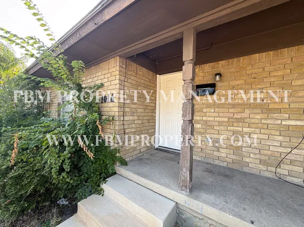 101 W Latimer St #A, Ennis, TX 75119