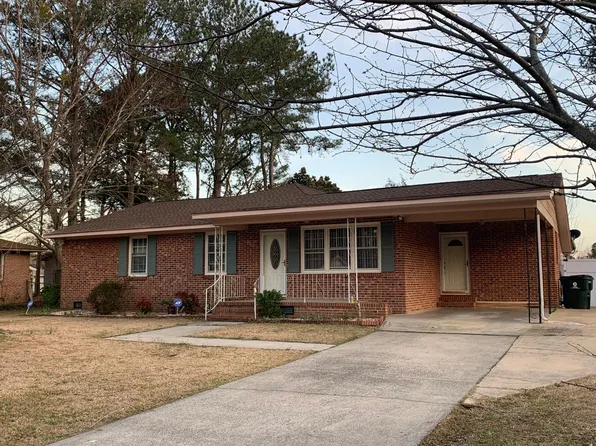 418 Dixie Dr, Selma, NC 27576