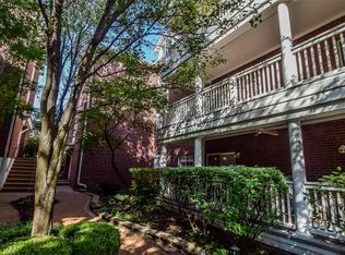 515 N And South Rd APT 3A, Saint Louis, MO 63130