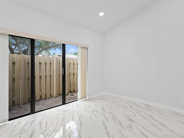 1400 NW 9th Ave #B-14 — Photo 23