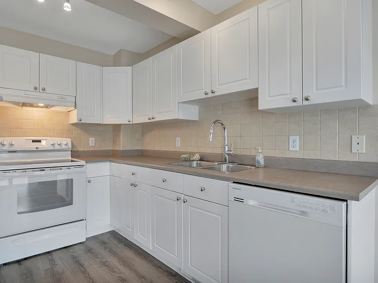37 Vaughn Ave #37 — Photo 11