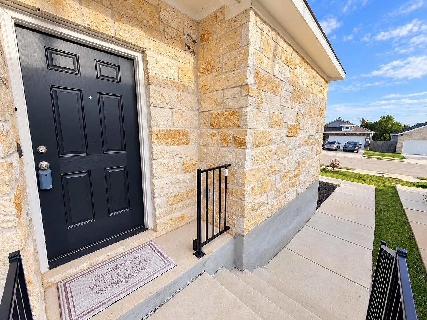 3 bed, 2.0 bath, 1514 sqft, $1,995 — Photo 2