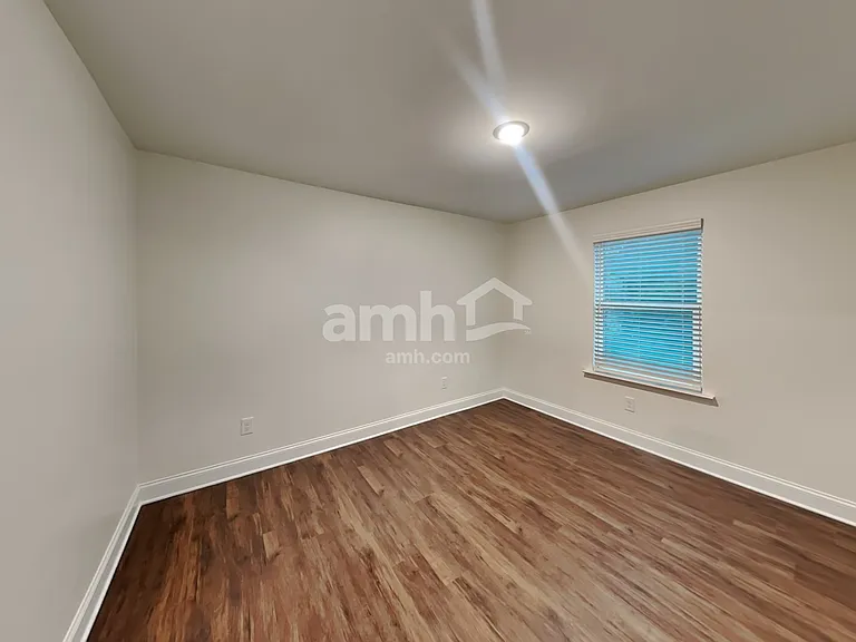 3880 Chivalry Dr — Photo 25