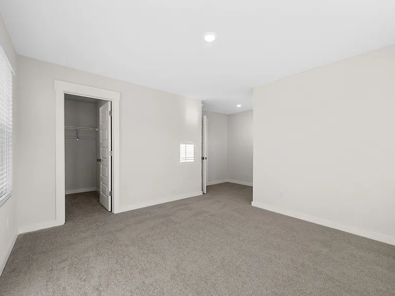 887 Bur Oak Ct — Photo 6