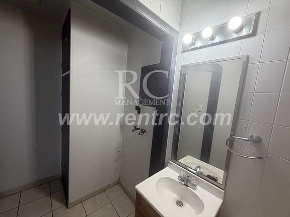 5th image of 912.5 James Pl