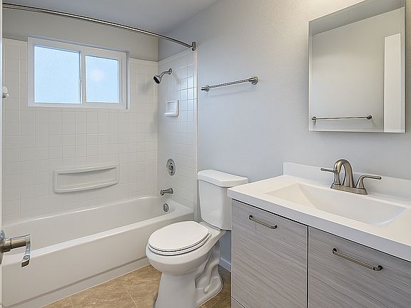3rd image of 7318 35th Ave NE APT 4
