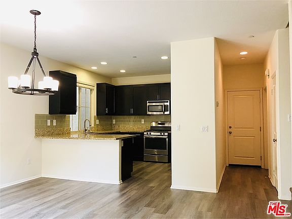 2nd image of 10952 Kittridge St