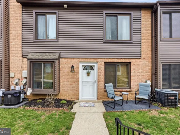 5200 Hilltop Dr APT F2, Brookhaven, PA 19015