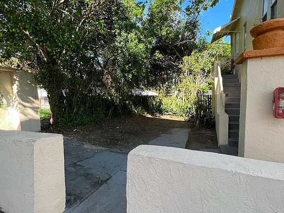 4th image of 4211 Parker Ave