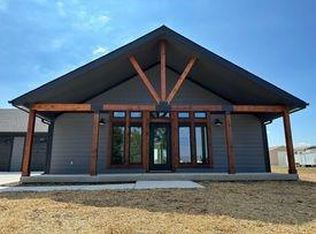 805 NE County Road 17404, Archie, MO 64725