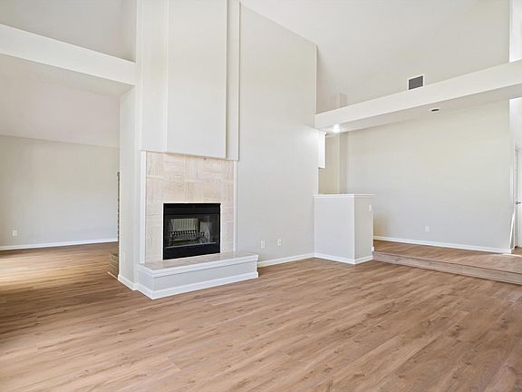 Dual sided gas fireplace