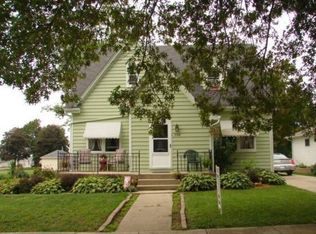 208 S 4th Ave, Forreston, IL 61030