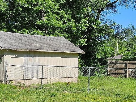 5th image of 506 S Olive St