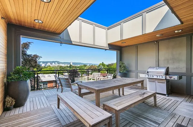 Rooftop Dining