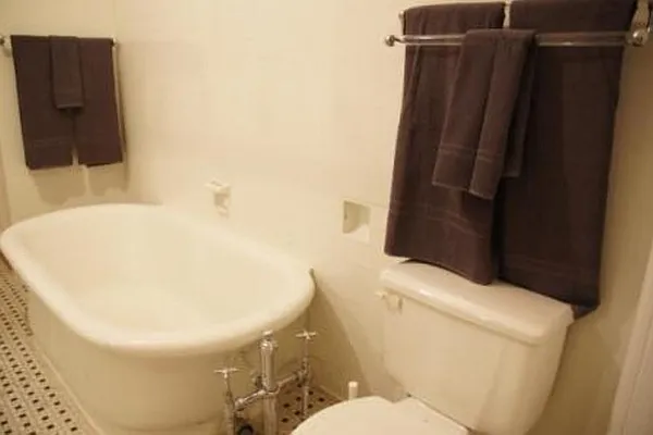 Rented by Corcoran | media 12
