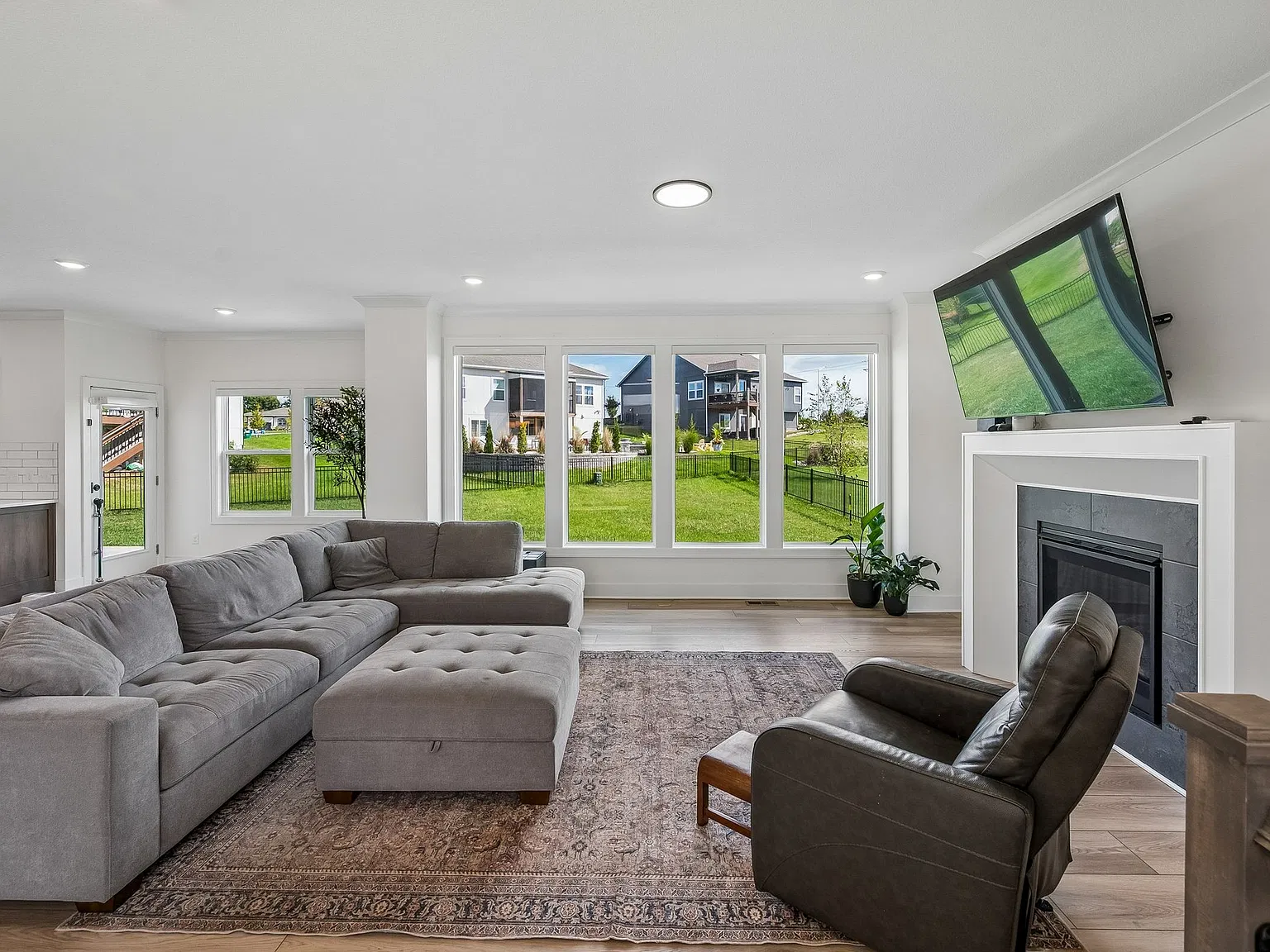 4 bed, 2823 sqft, $3,900 — Photo 4