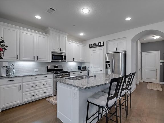 4th image of 2213 Jameson Ln