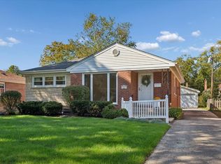 824 N Vail Ave, Arlington Heights, IL 60004