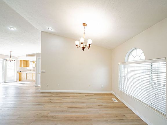2nd image of 3418 Stonegate Dr
