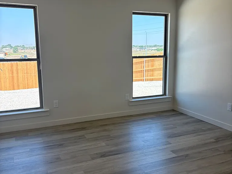 1205 Cottonwood Ave — Photo 3