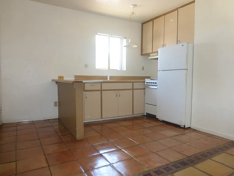 407 W Howe St — Photo 5