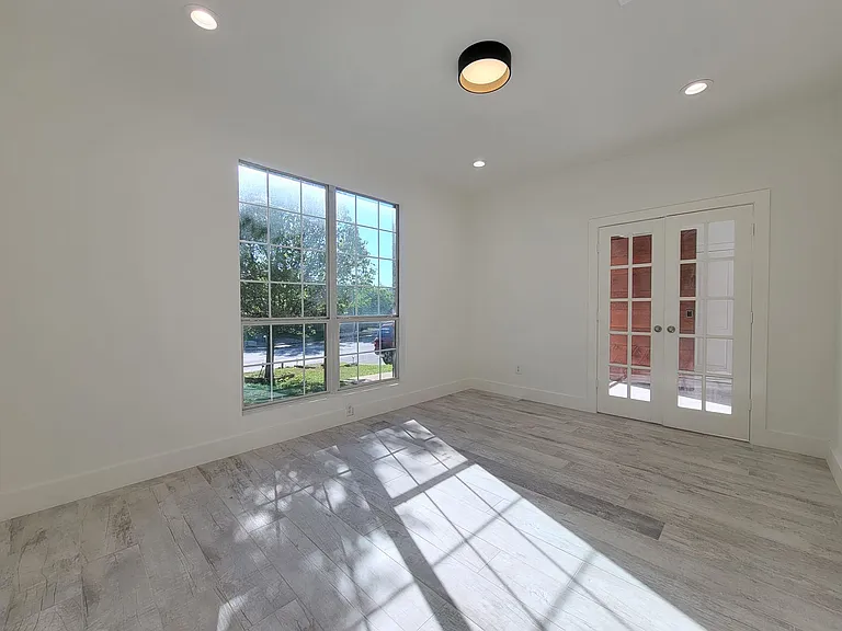 405 Darkwoods Dr — Photo 13