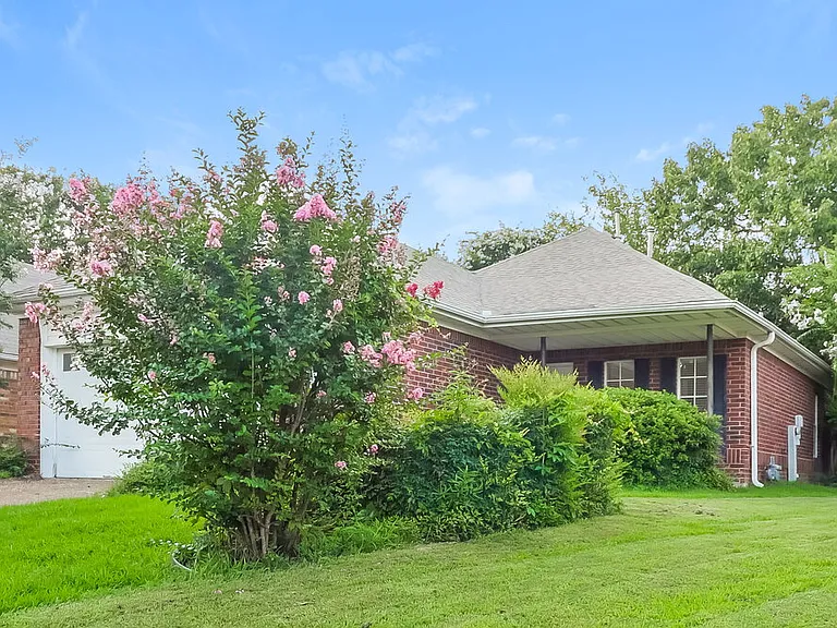 8170 Timber Knoll Ln — Photo 3