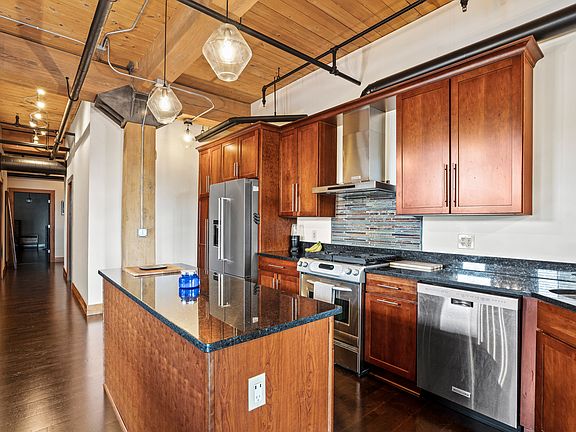 4th image of 1818 N Water St Unit 306