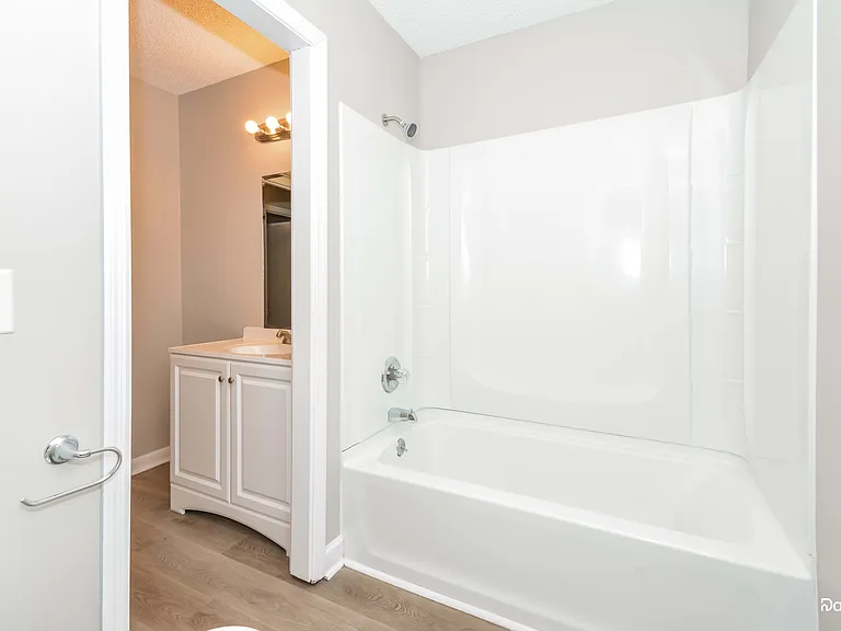 3912 Scotwood Dr — Photo 8