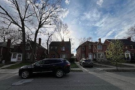 4th image of 17580 Prairie St