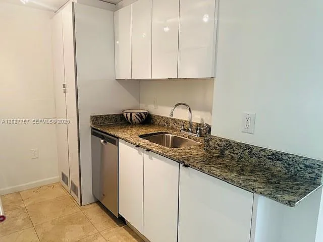 10275 Collins Ave #223 — Photo 7