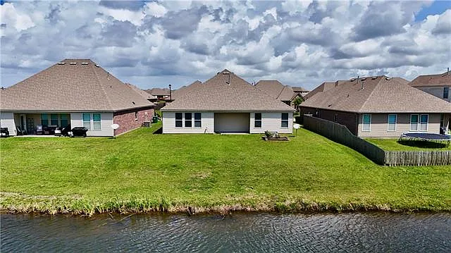 440 W Lake Dr — Photo 3