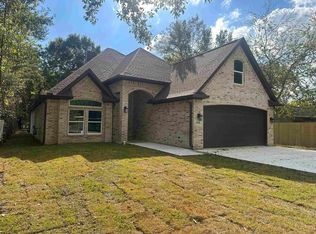 6370 32nd St, Groves, TX 77619